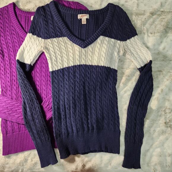 ARIZONA JEAN CO Super Stretchy Cable Knit V-Neck Sweater Bundle of 2 Size S - Picture 4 of 8